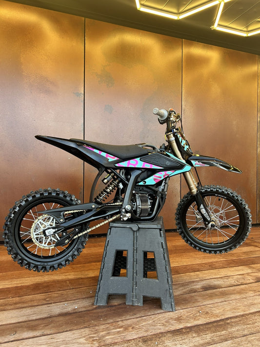 2025 Surron Hyper Bee – 57km – Excellent Condition - Shock Moto Ltd