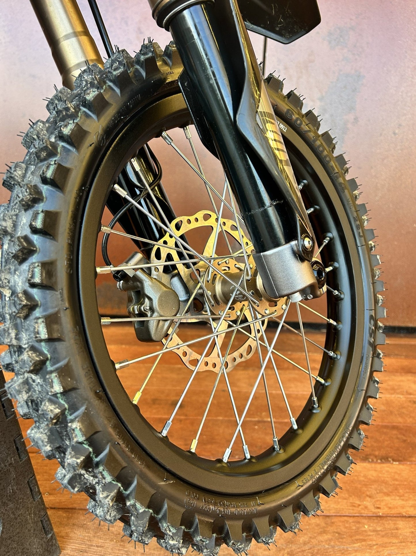 2025 Surron Hyper Bee – 57km – Excellent Condition - Shock Moto Ltd