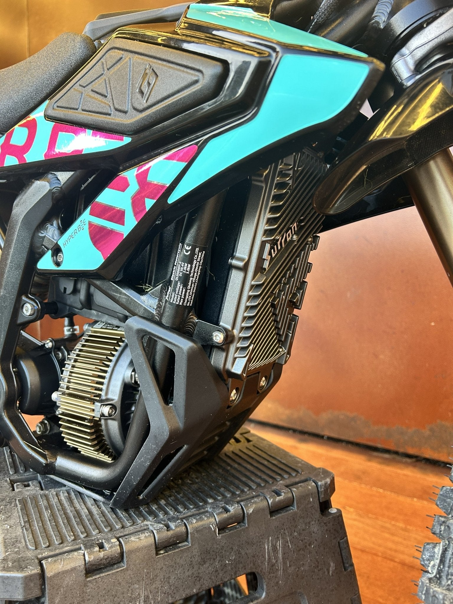 2025 Surron Hyper Bee – 57km – Excellent Condition - Shock Moto Ltd